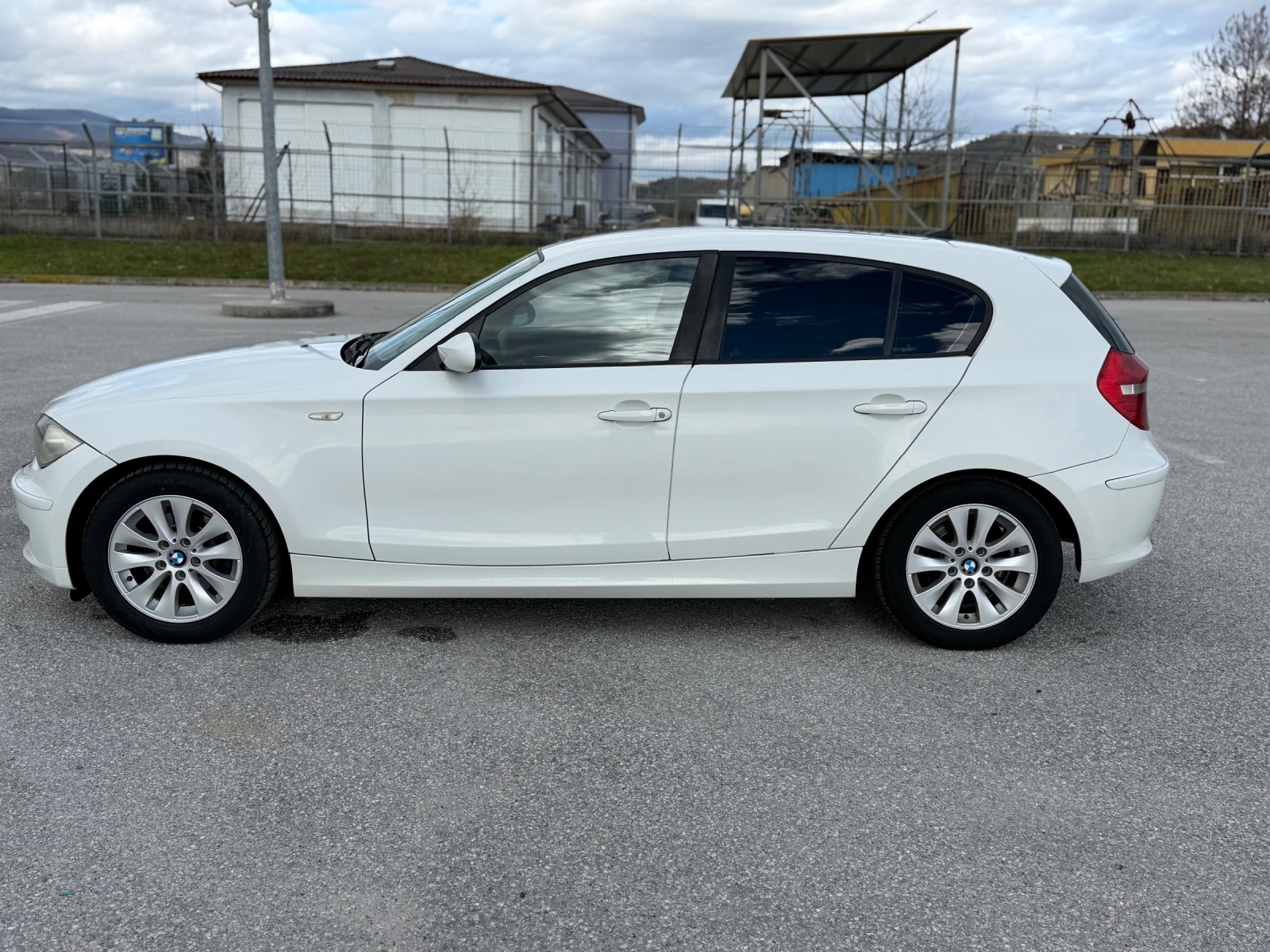 BMW 118 Обслужено/ Всичко платено! - изображение 8