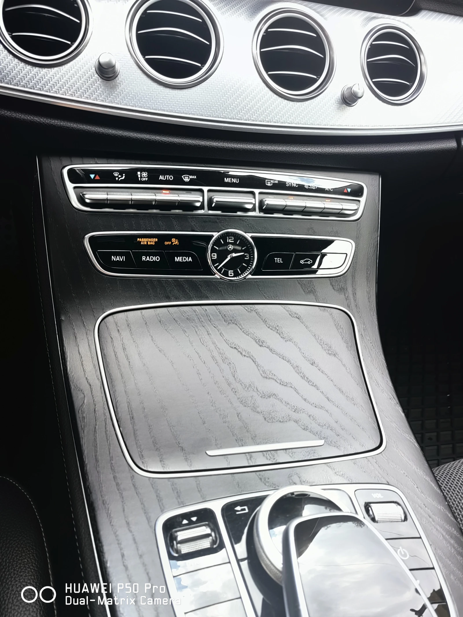 Mercedes-Benz E 220, снимка 12 - Автомобили и джипове - 53788864