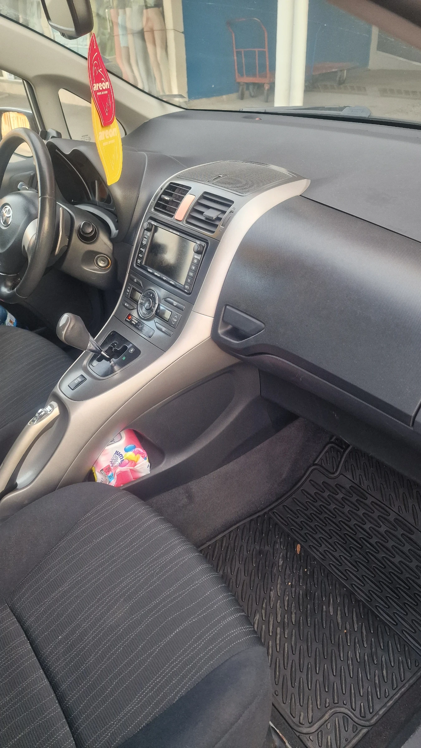 Toyota Auris, снимка 4 - Автомобили и джипове - 54308026