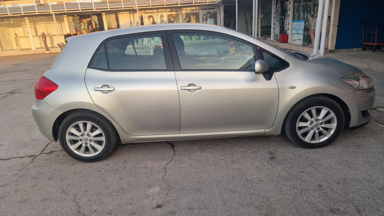 Toyota Auris, снимка 3 - Автомобили и джипове - 54308026