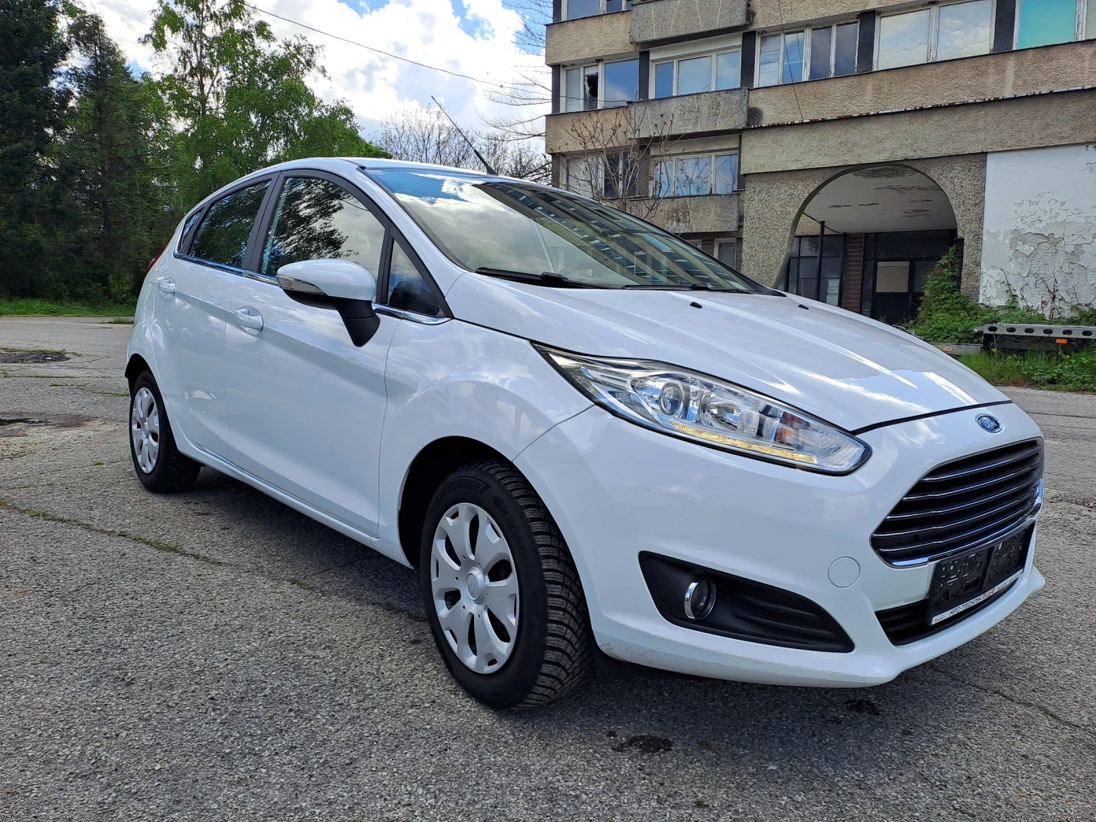 Ford Fiesta 1.0i титаниум, снимка 3 - Автомобили и джипове - 54383955