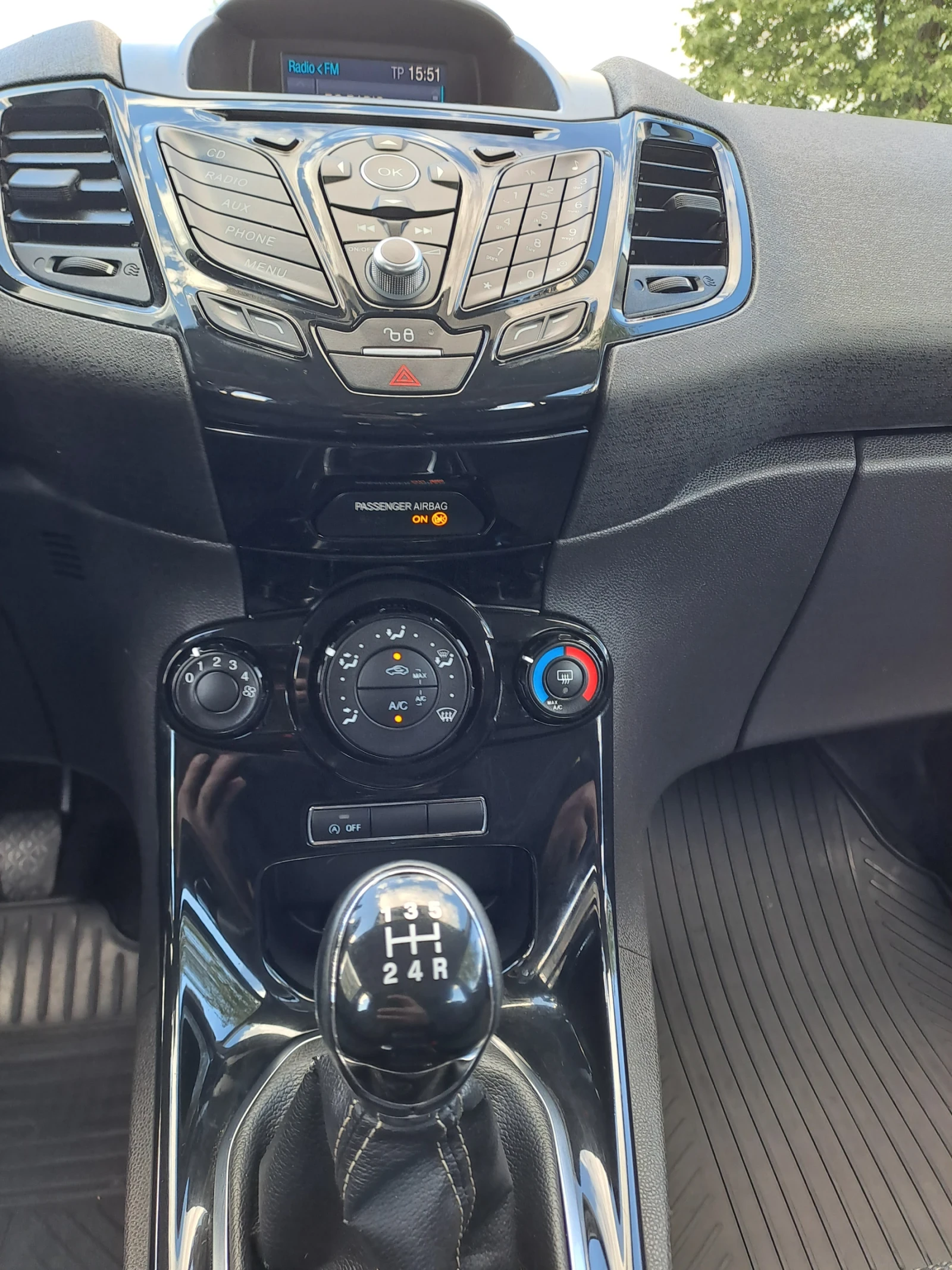 Ford Fiesta 1.0i титаниум, снимка 12 - Автомобили и джипове - 54383955
