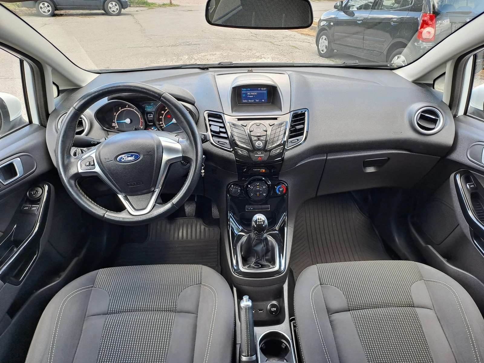 Ford Fiesta 1.0i титаниум, снимка 11 - Автомобили и джипове - 54383955