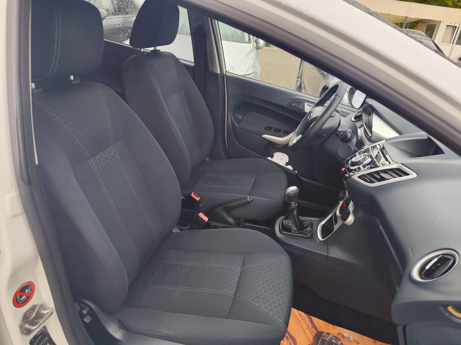 Ford Fiesta 1.2i* KLIMA* EURO5A* , снимка 12 - Автомобили и джипове - 54652235