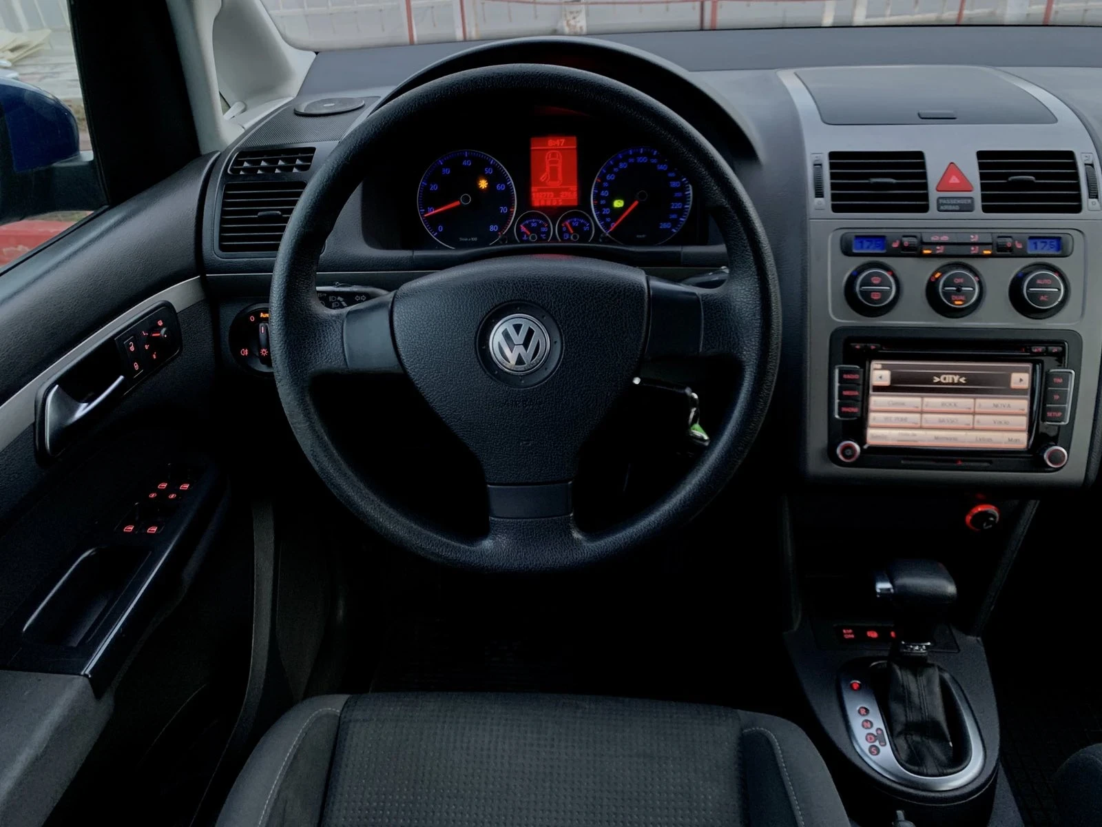 VW Touran 1.4 tsi Freestyle , снимка 8 - Автомобили и джипове - 55073369