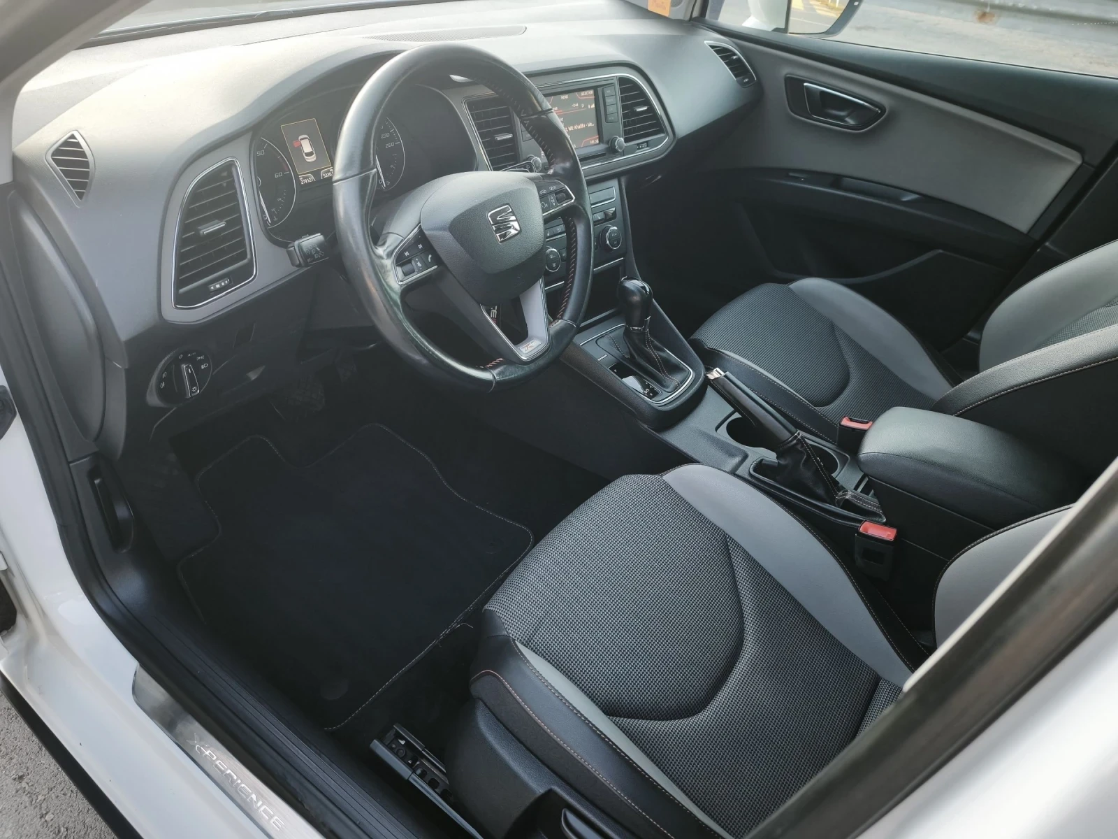 Seat Leon 2.0TDi XPerience 4Drive, снимка 8 - Автомобили и джипове - 55225522