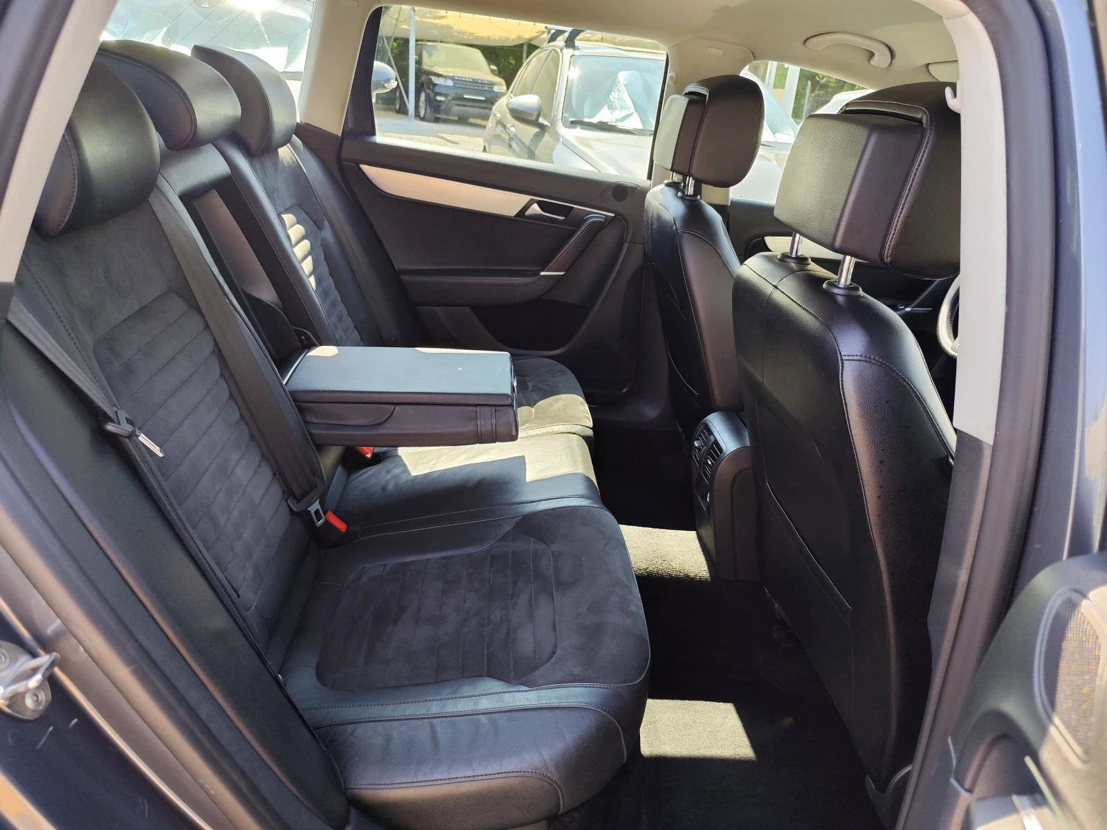 VW Passat 2.0TDi* COMFORTLINE* DSG* КОЖА* ПОДГРЕВ* NAVI, снимка 11 - Автомобили и джипове - 55582978