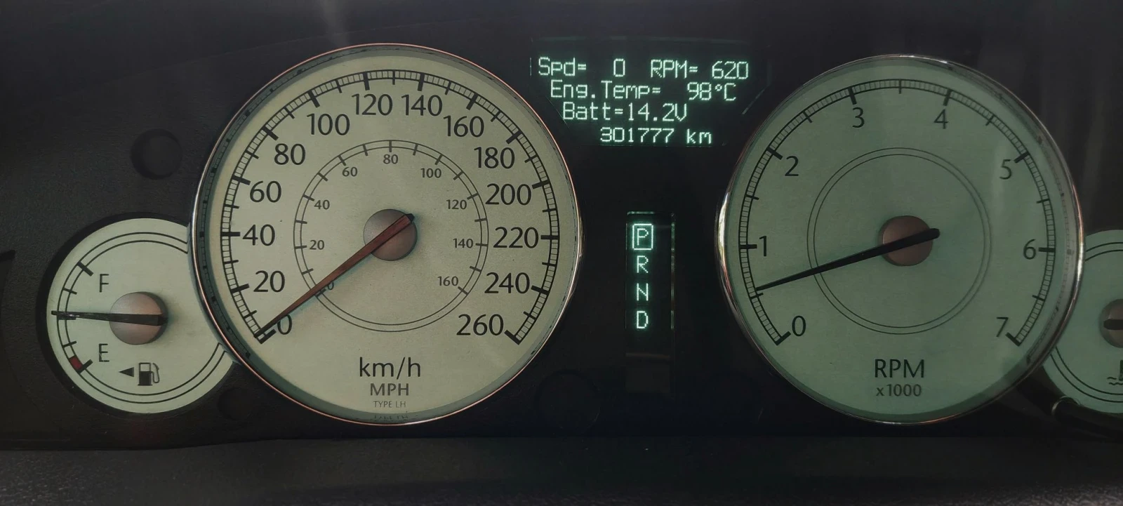 Chrysler 300c 5.7AWD, снимка 12 - Автомобили и джипове - 56136041