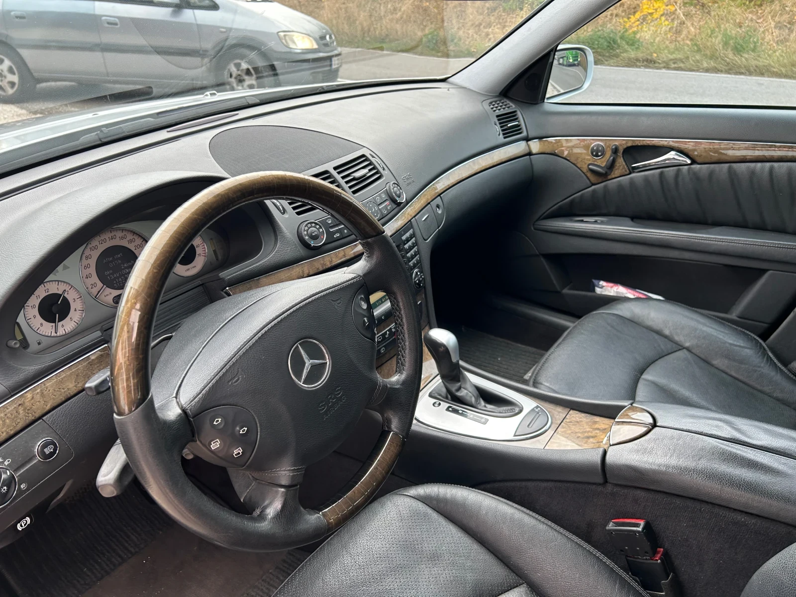 Mercedes-Benz E 320 4 MATIC LPG, снимка 8 - Автомобили и джипове - 56741931