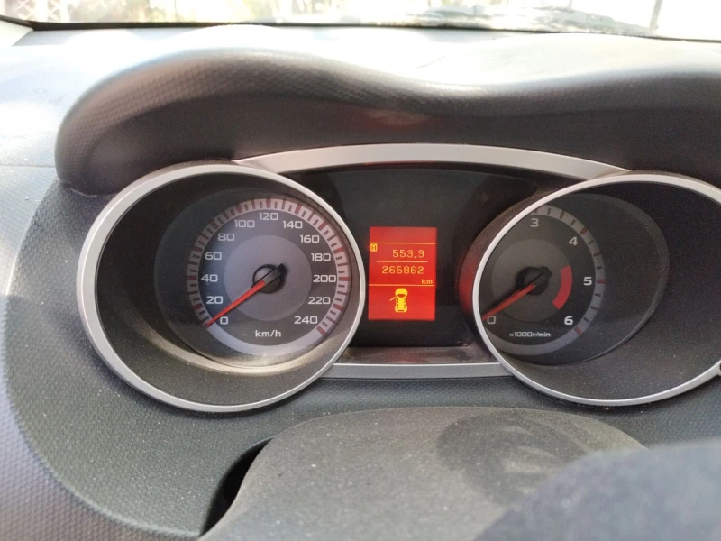 Mitsubishi Outlander, снимка 7 - Автомобили и джипове - 52591193