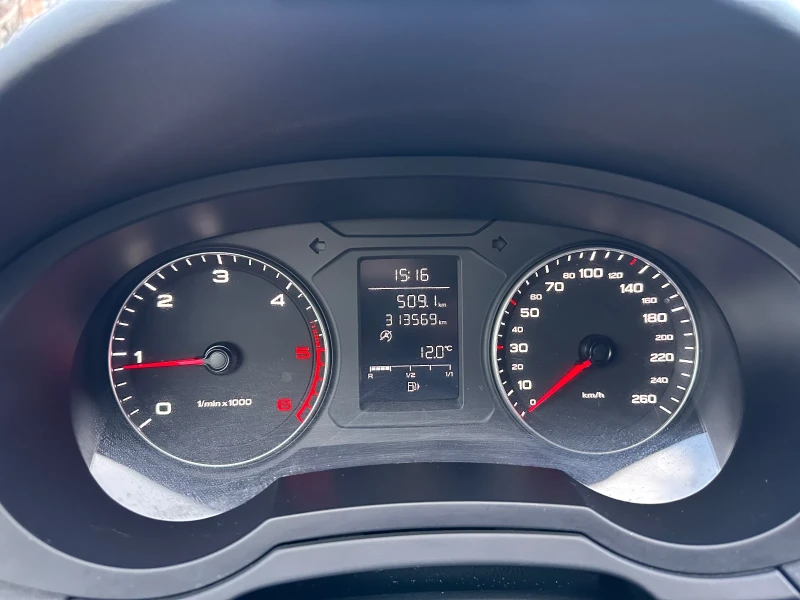 Audi Q3, снимка 11 - Автомобили и джипове - 52503743