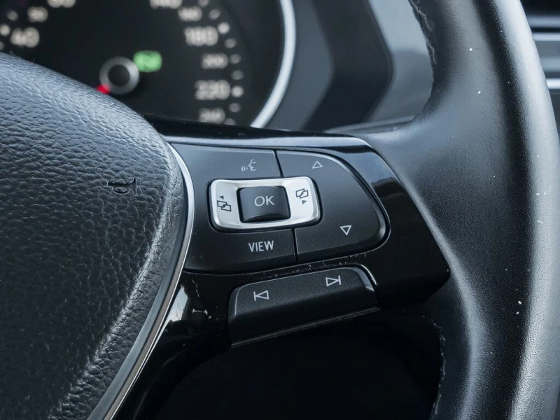 VW Tiguan * Comfortline* 4Motion* АвтоКреди* (ЦЕНА ДО БГ), снимка 11 - Автомобили и джипове - 52656602