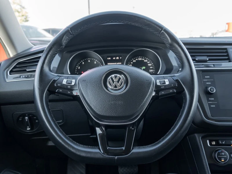 VW Tiguan * Comfortline* 4Motion* АвтоКреди* (ЦЕНА ДО БГ), снимка 9 - Автомобили и джипове - 52656602