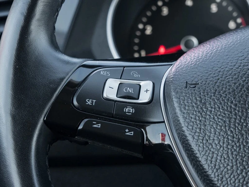 VW Tiguan * Comfortline* 4Motion* АвтоКреди* (ЦЕНА ДО БГ), снимка 10 - Автомобили и джипове - 52656602