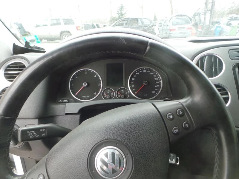 VW Tiguan 2.0 TDI 140, снимка 7 - Автомобили и джипове - 47850500