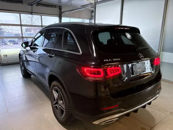 Mercedes-Benz GLC 300 AMG* Burmester* КОЖА* ПОДГРЕВ* ДИГ.ТАБЛО* ЛИЗИНГ, снимка 3 - Автомобили и джипове - 55704989