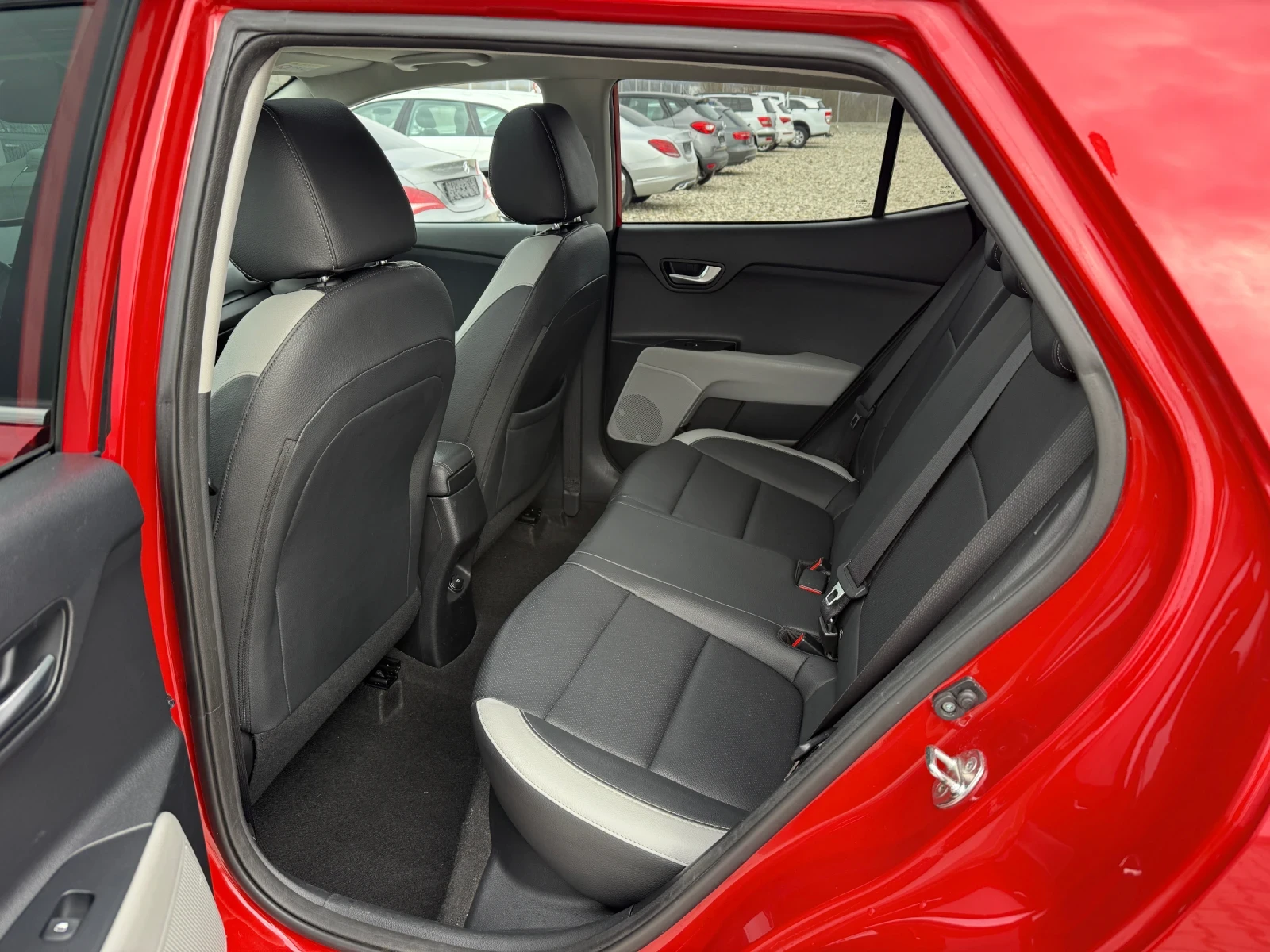 Kia Stonic 1.6 CRDI NAVI  CAMERA , снимка 11 - Автомобили и джипове - 53873333