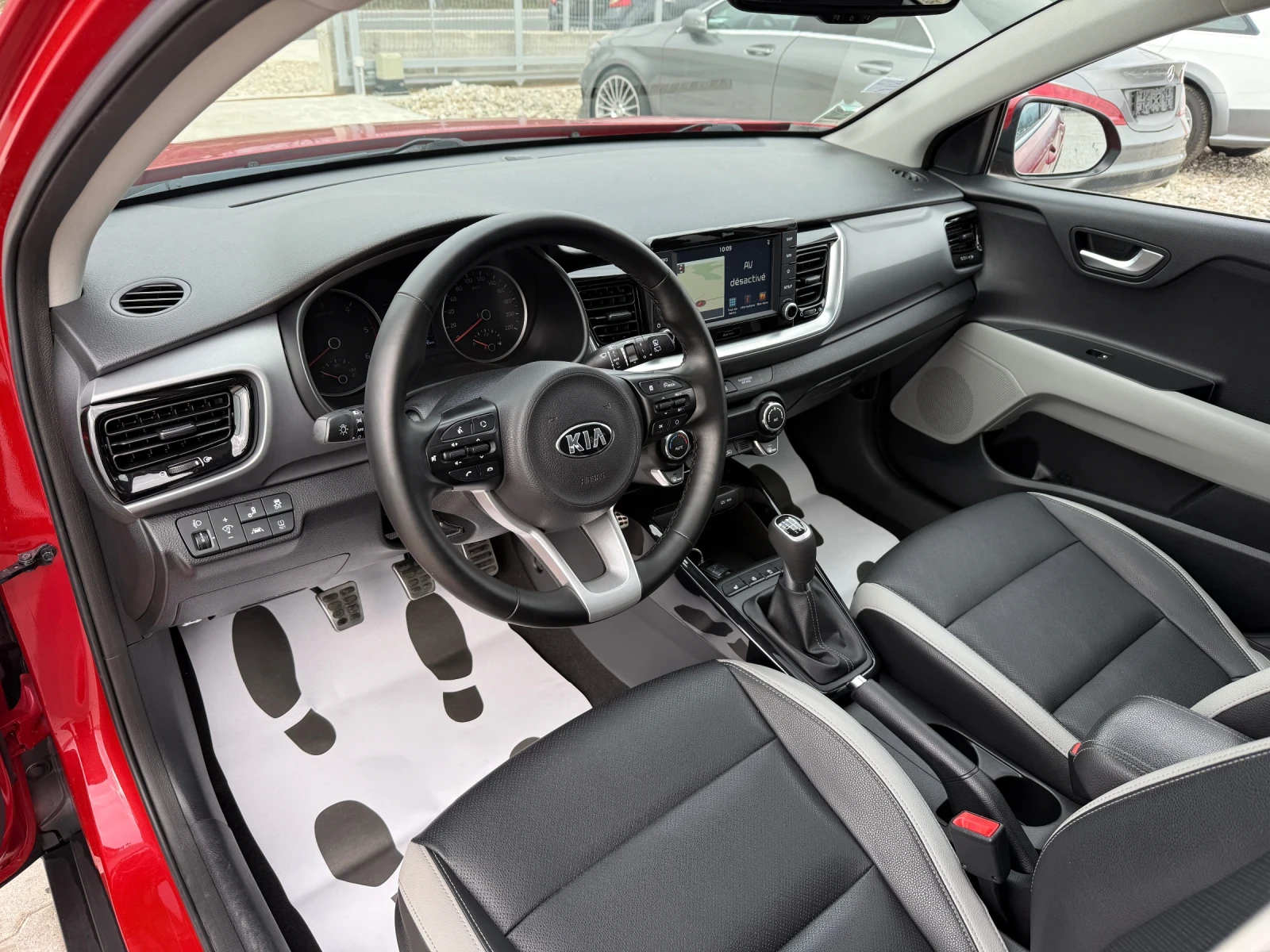 Kia Stonic 1.6 CRDI NAVI  CAMERA , снимка 9 - Автомобили и джипове - 53873333