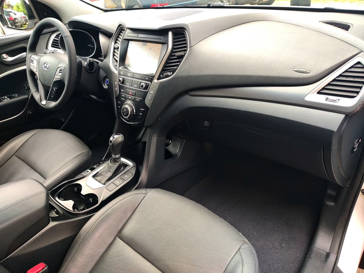 Hyundai Santa fe 2.2D 200hp 4x4 FACELIFT/PANORAMA/KEYLESS/NAVI/LED, снимка 16 - Автомобили и джипове - 54656266