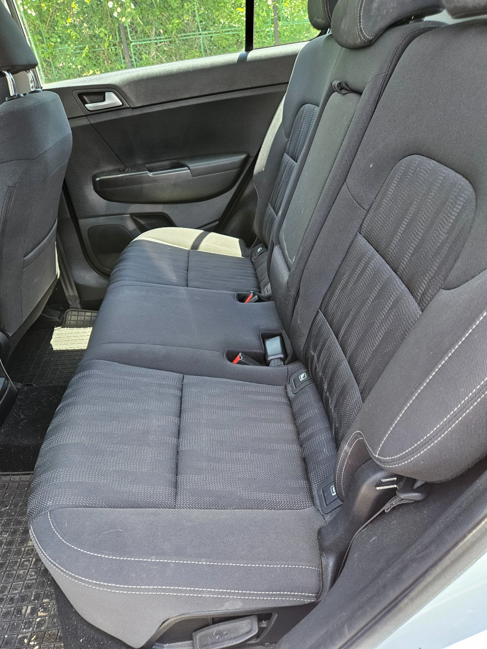 Kia Sportage 1.6, снимка 11 - Автомобили и джипове - 54713813
