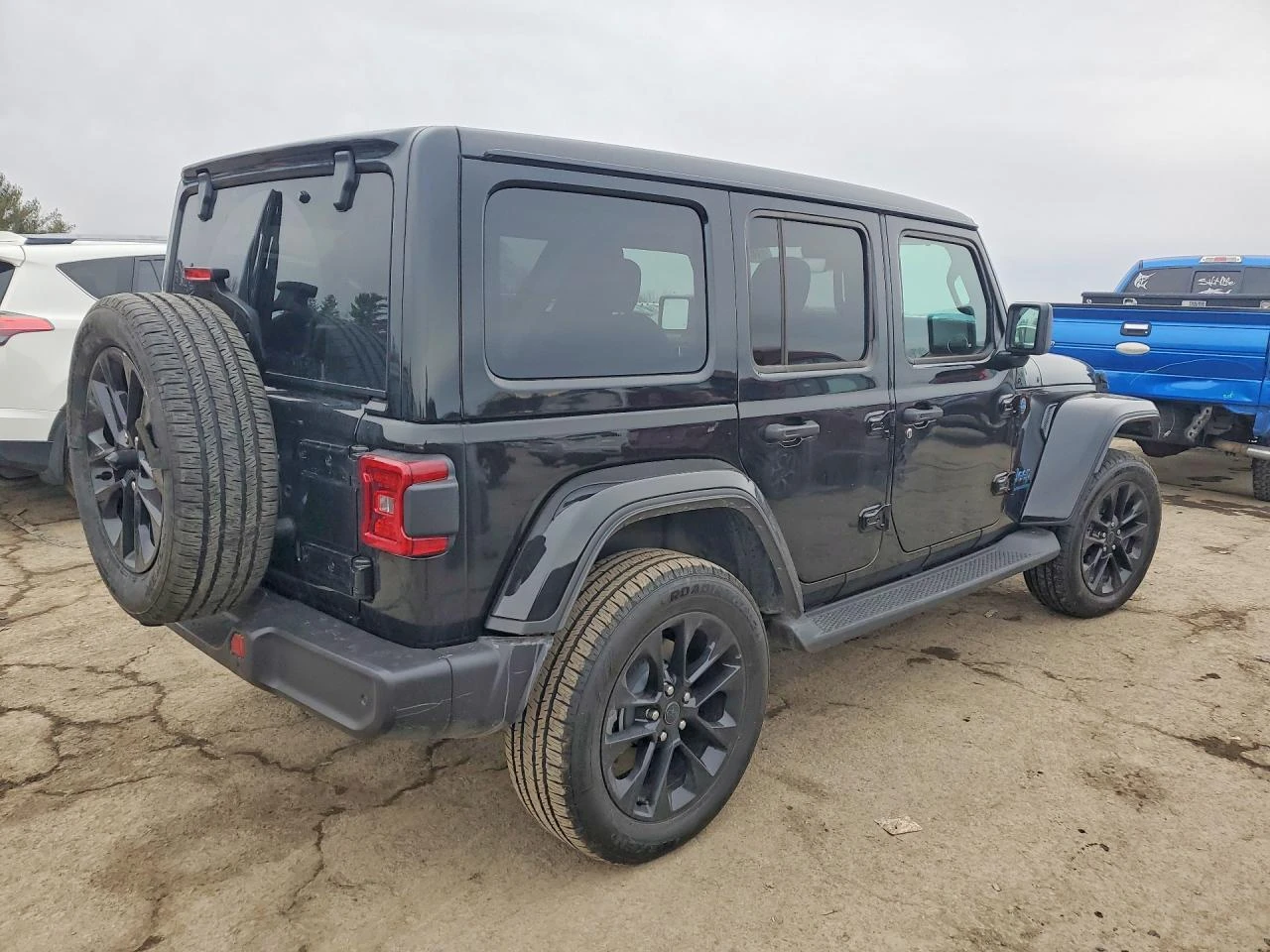 Jeep Wrangler 4XE* SAHARA* ГОЛЯМА НАВИГАЦИЯ* ЛИЗИНГ, снимка 3 - Автомобили и джипове - 55033746