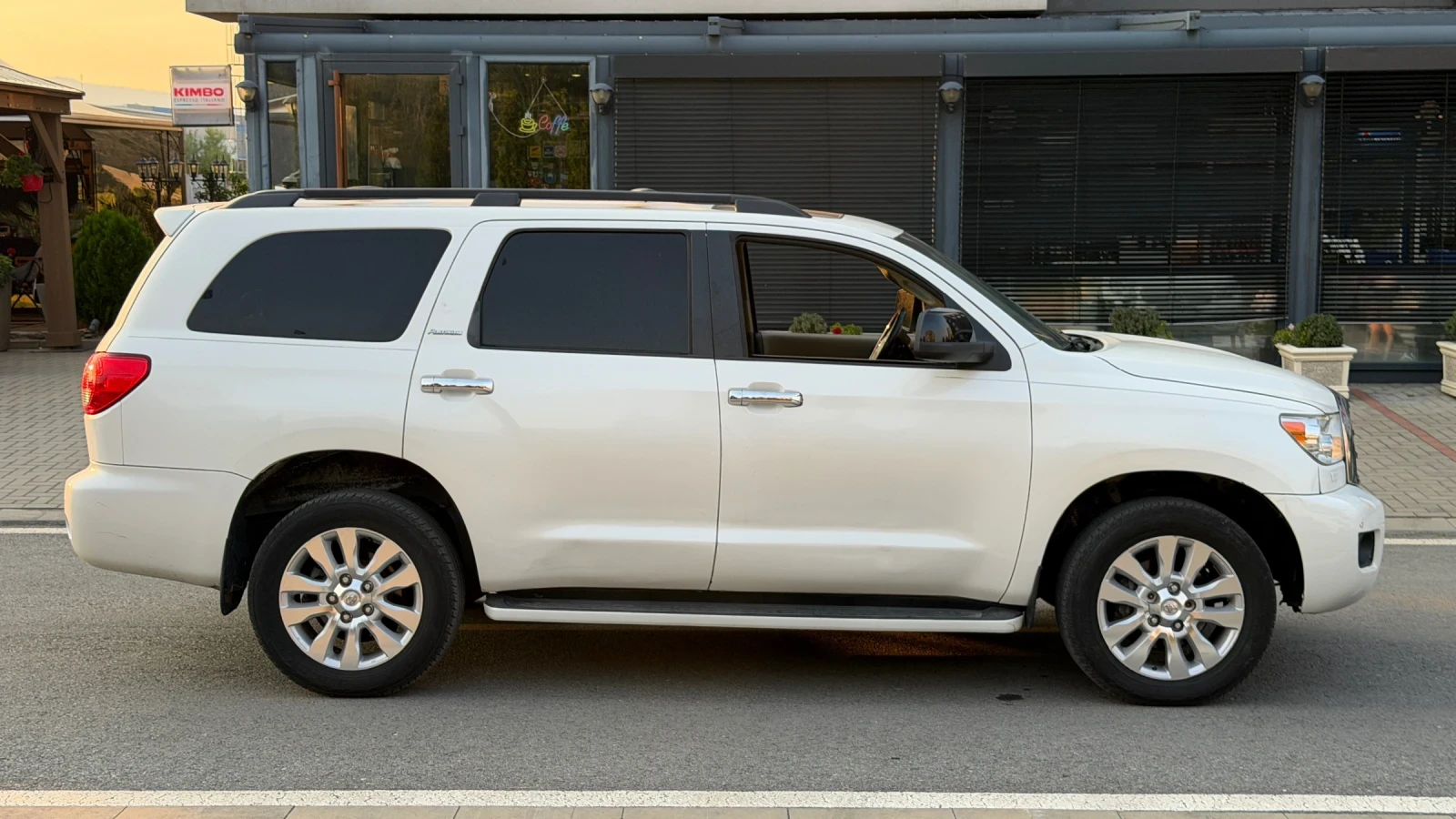 Toyota Sequoia, снимка 4 - Автомобили и джипове - 55999303