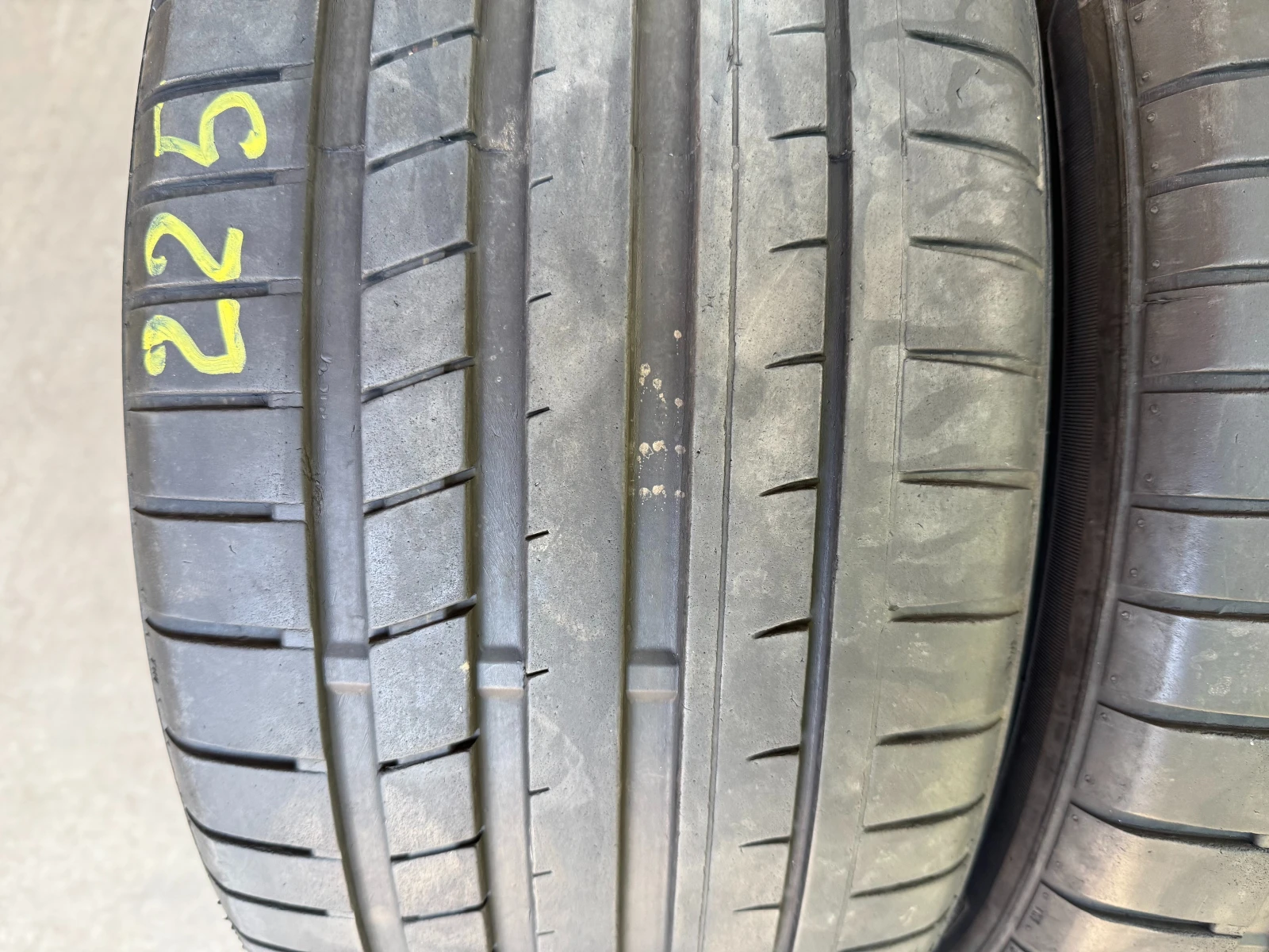 Гуми Летни 225/45R17, снимка 2 - Гуми и джанти - 55152523
