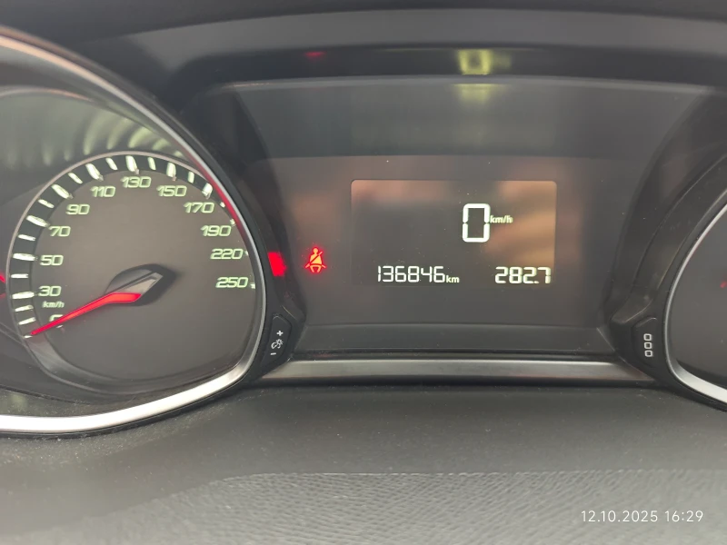 Peugeot 308 1.5 HDI, снимка 8 - Автомобили и джипове - 51938390