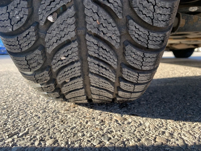 Toyota Auris 2.0 D4D, снимка 17 - Автомобили и джипове - 52529864