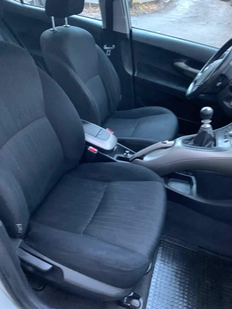 Toyota Auris 2.0 D4D, снимка 10 - Автомобили и джипове - 52529864