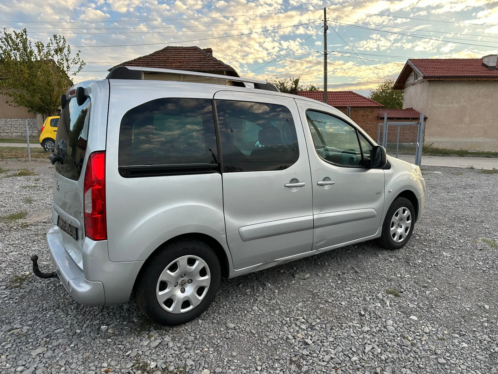 Peugeot Partner 1.6i* Klima* Pano - изображение 3