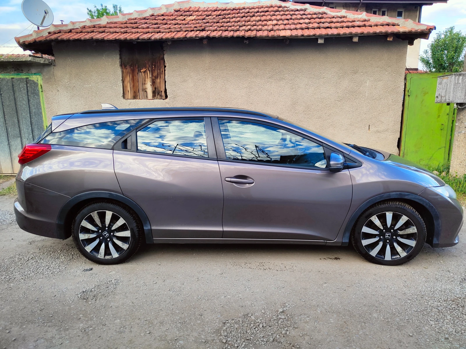 Honda Civic Tourer - изображение 8