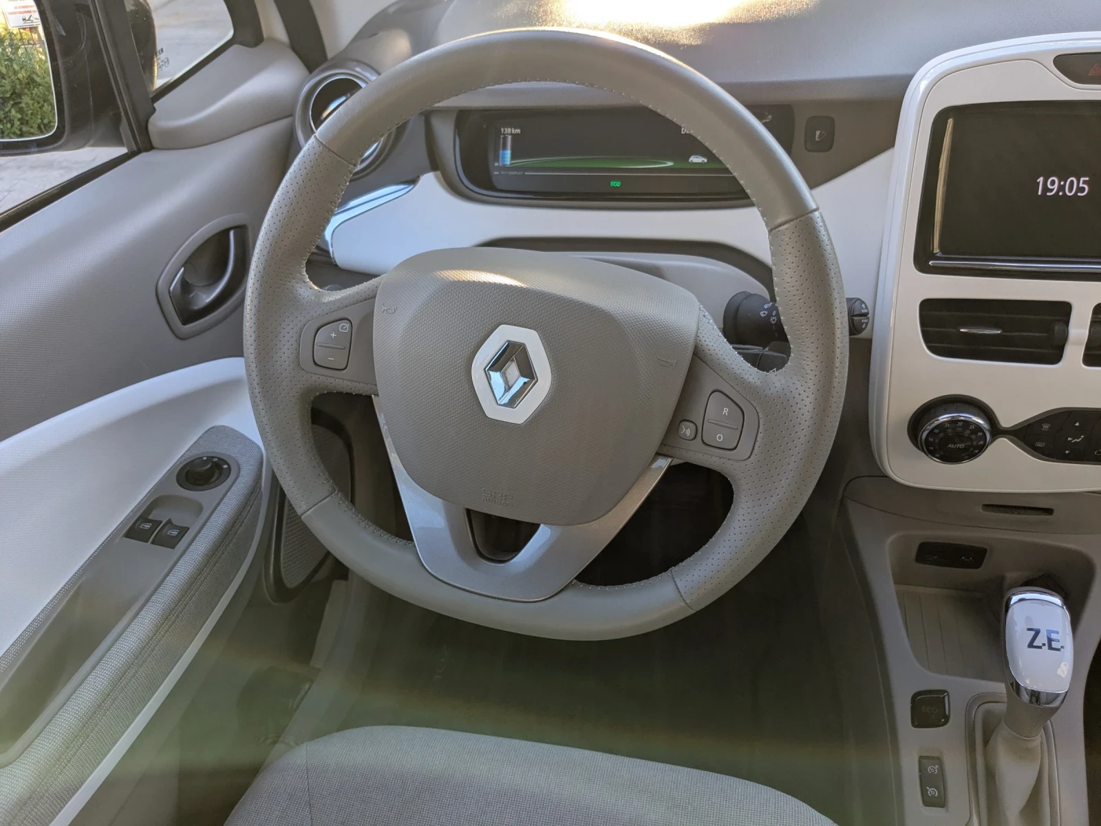 Renault Zoe Z.E. 40 - изображение 9