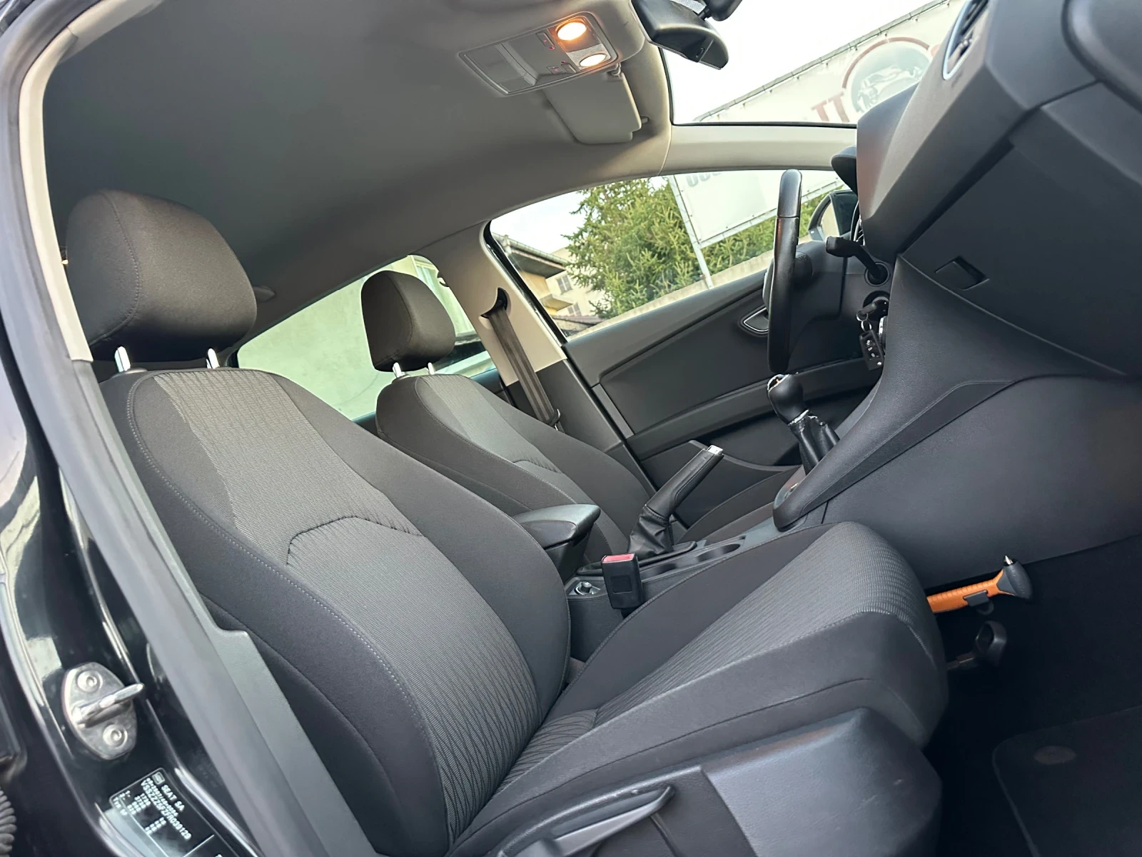 Seat Leon 1.6TDI 6-скор.Нави! Лед! Перфектен!!! - изображение 10
