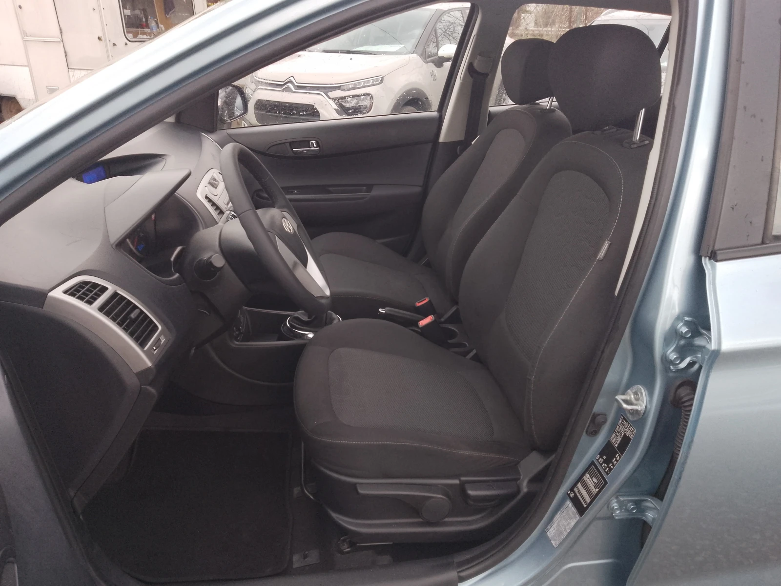 Hyundai I20 1, 4 i - изображение 9