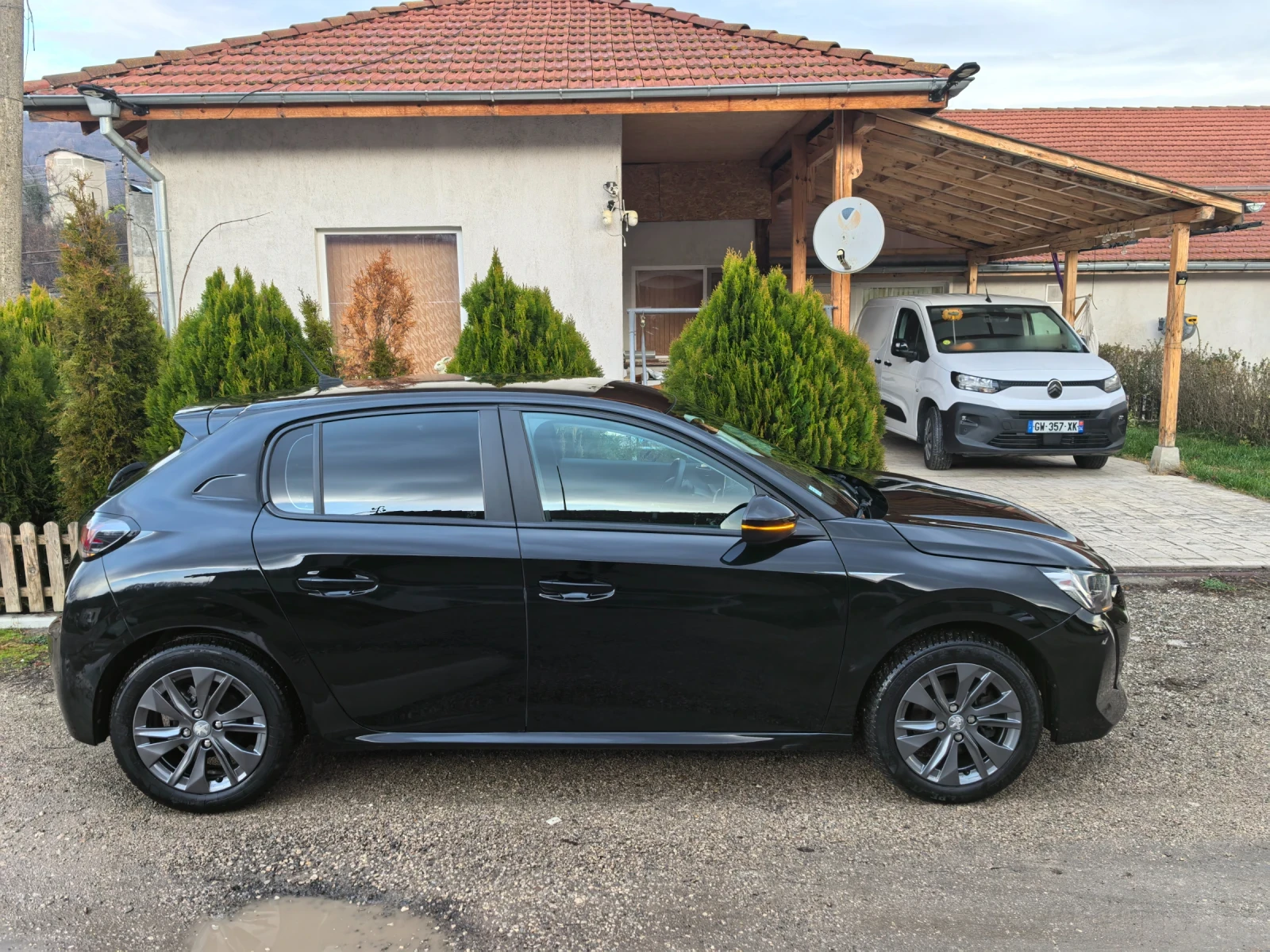 Peugeot 208 60000км ПЕРФЕКТЕН 101кс. - изображение 2