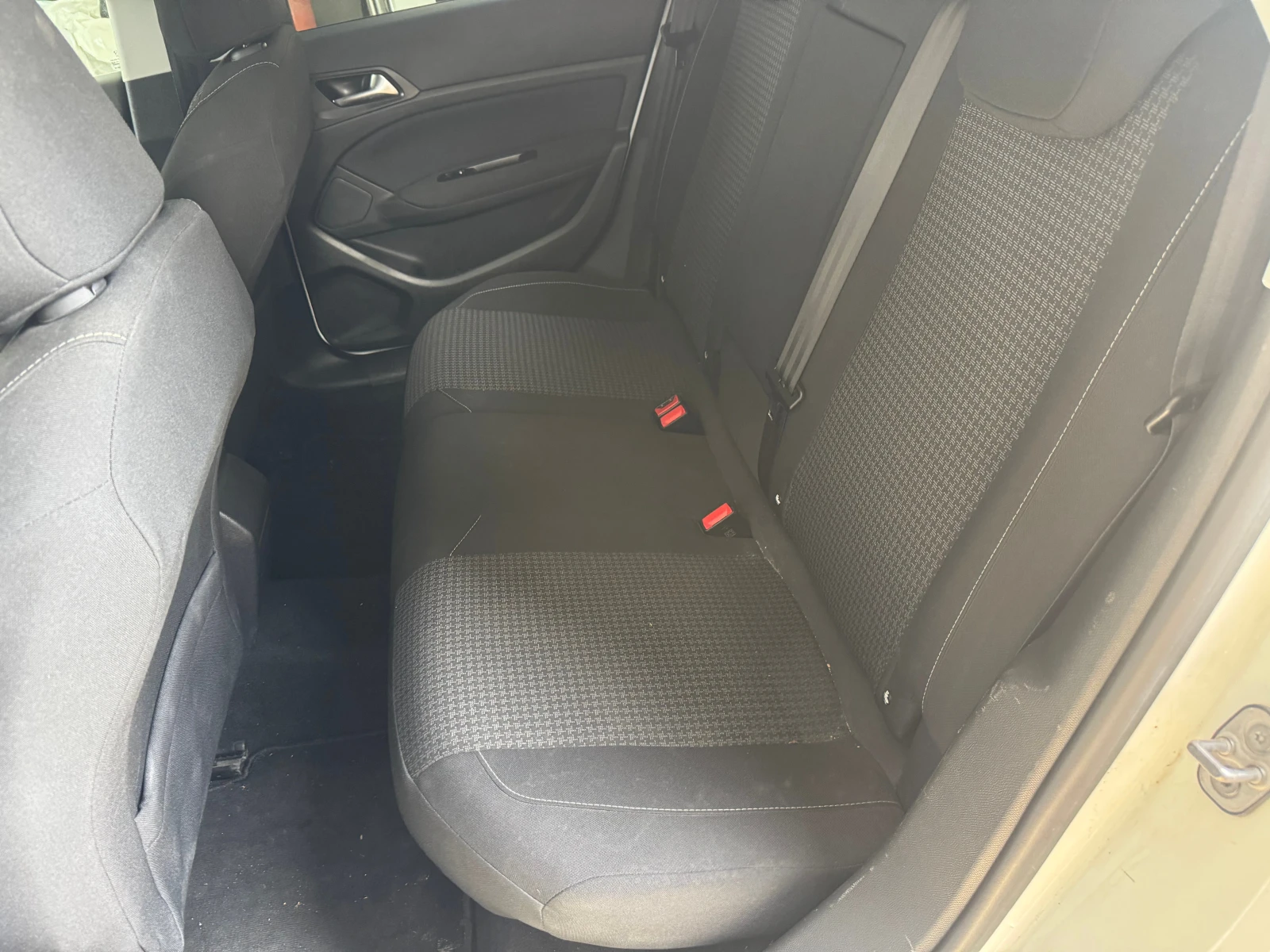 Peugeot 308 1.5 HDI AUTOMAT, снимка 8 - Автомобили и джипове - 54225246