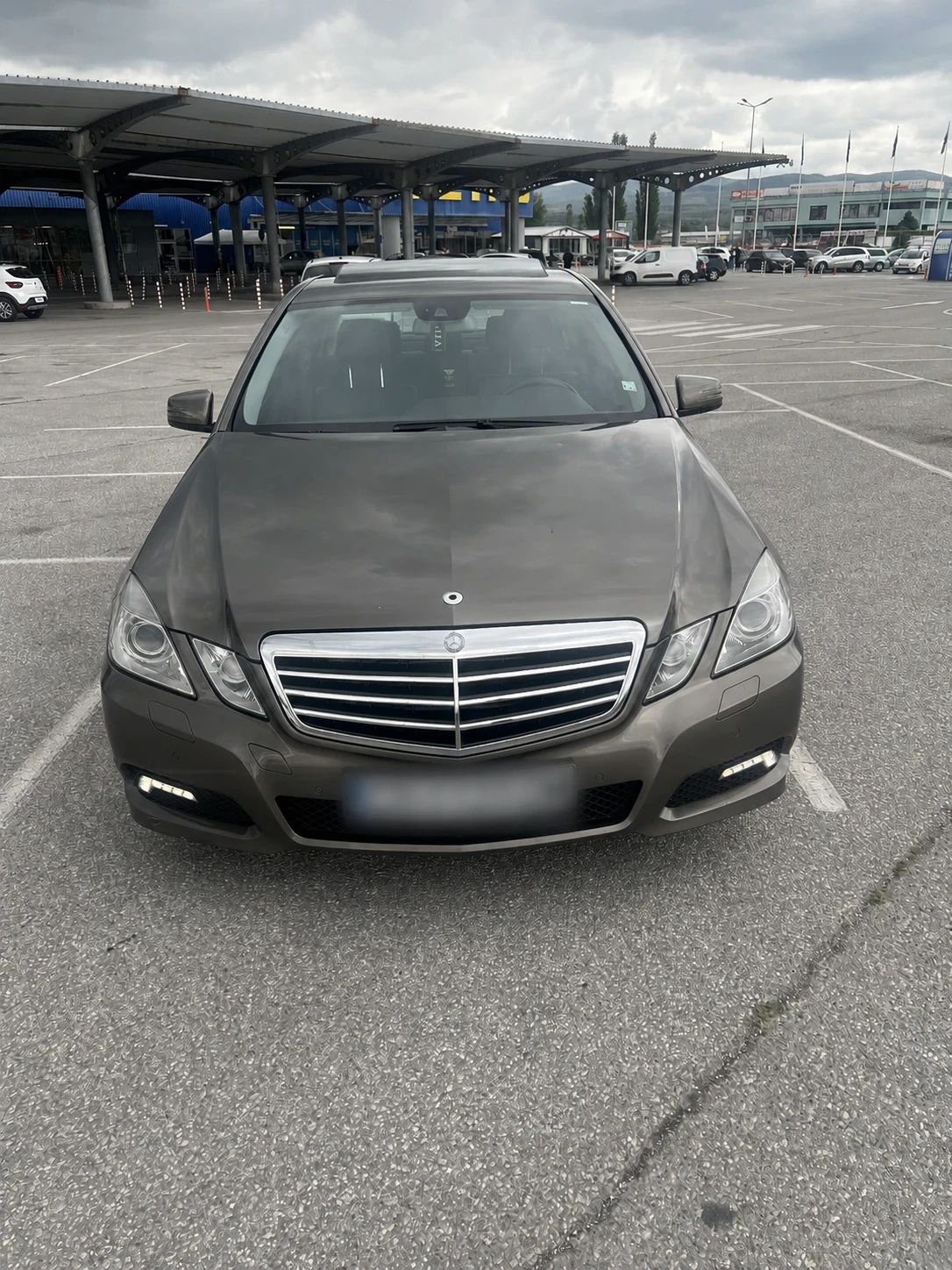 Mercedes-Benz E 350 CGI | AVANTGARDE | PANORAMA | AMG NIGHT AMBIENT | , снимка 5 - Автомобили и джипове - 54489834