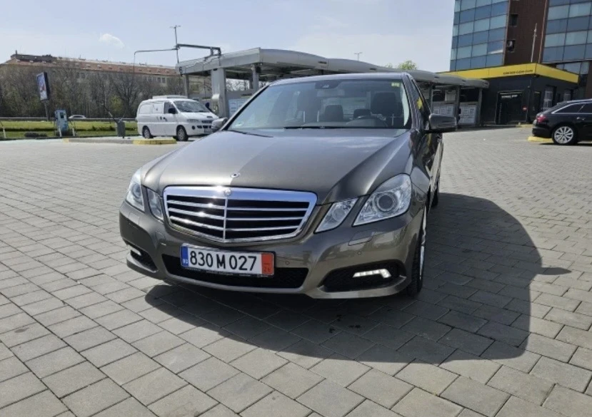 Mercedes-Benz E 350 CGI | AVANTGARDE | PANORAMA | AMG NIGHT AMBIENT | , снимка 6 - Автомобили и джипове - 54489834