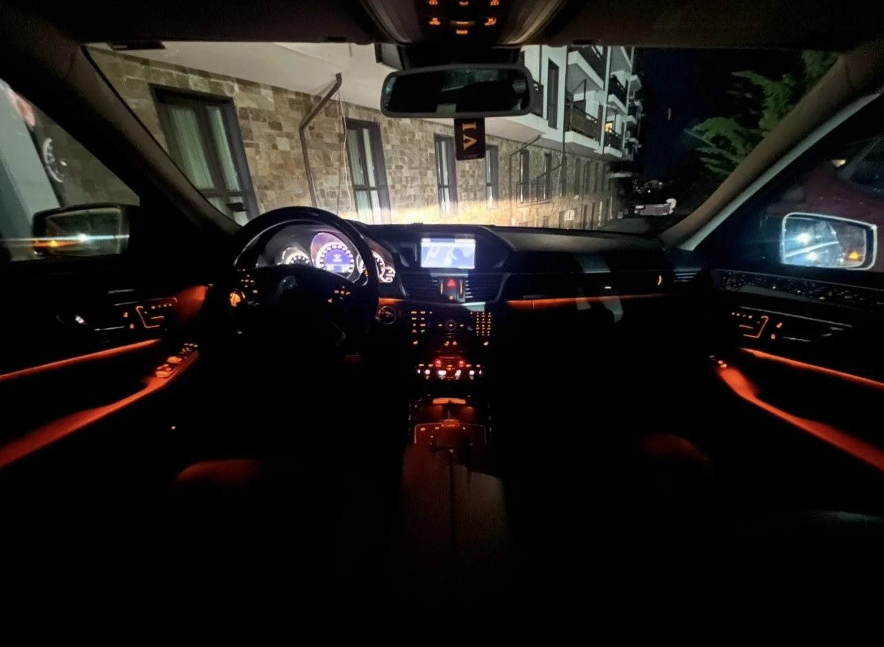 Mercedes-Benz E 350 CGI | AVANTGARDE | PANORAMA | AMG NIGHT AMBIENT | , снимка 14 - Автомобили и джипове - 54489834