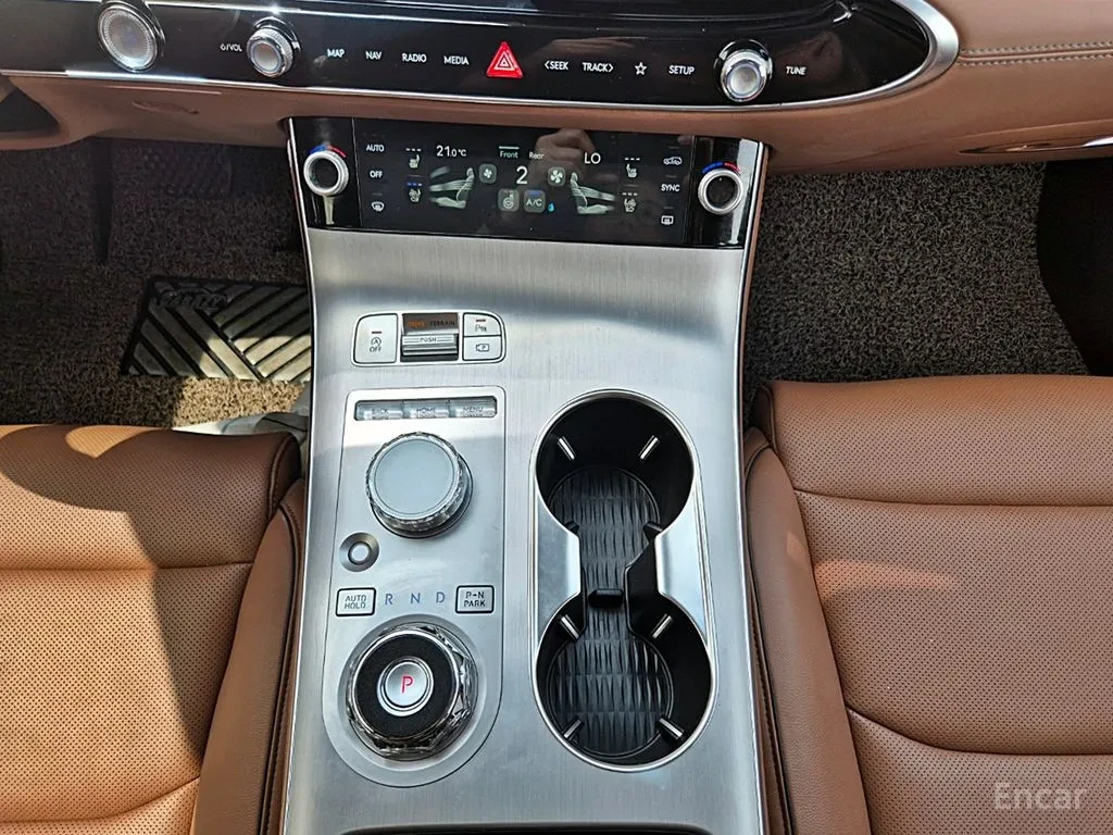 Genesis GV70 AWD Luxury /360 / HUD / Panorama / CarPlay , снимка 10 - Автомобили и джипове - 54796620