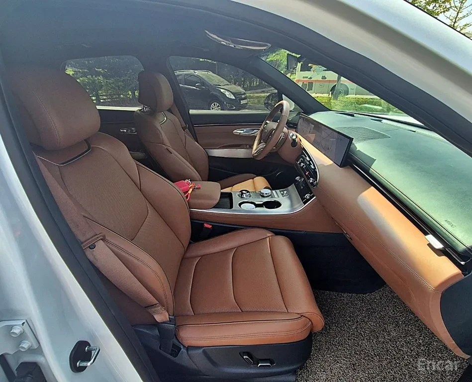 Genesis GV70 AWD Luxury /360 / HUD / Panorama / CarPlay , снимка 5 - Автомобили и джипове - 54796620