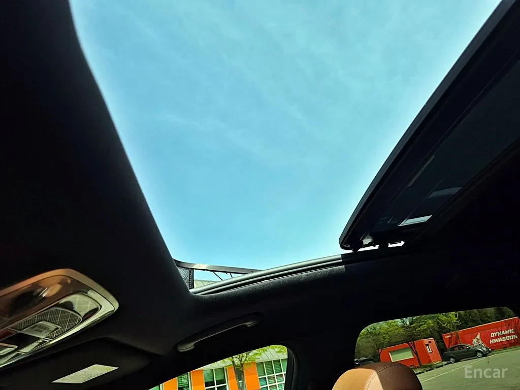 Genesis GV70 AWD Luxury /360 / HUD / Panorama / CarPlay , снимка 12 - Автомобили и джипове - 54796620