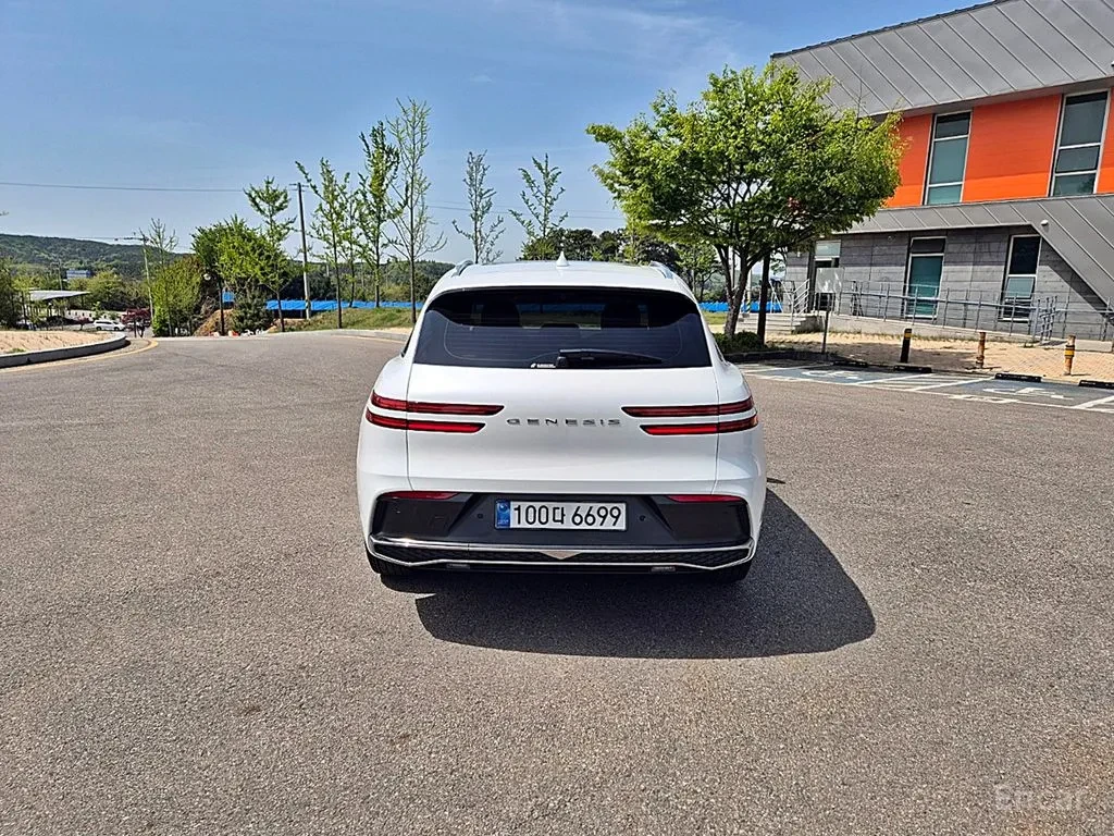 Genesis GV70 AWD Luxury /360 / HUD / Panorama / CarPlay , снимка 4 - Автомобили и джипове - 54796620