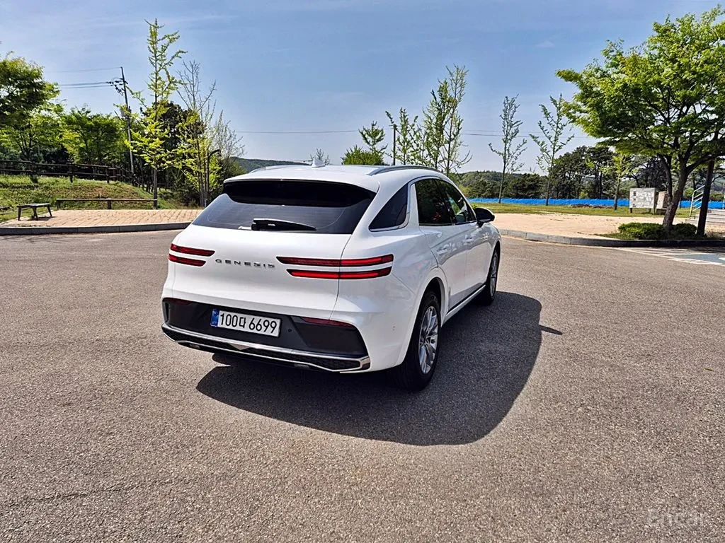 Genesis GV70 AWD Luxury /360 / HUD / Panorama / CarPlay , снимка 3 - Автомобили и джипове - 54796620