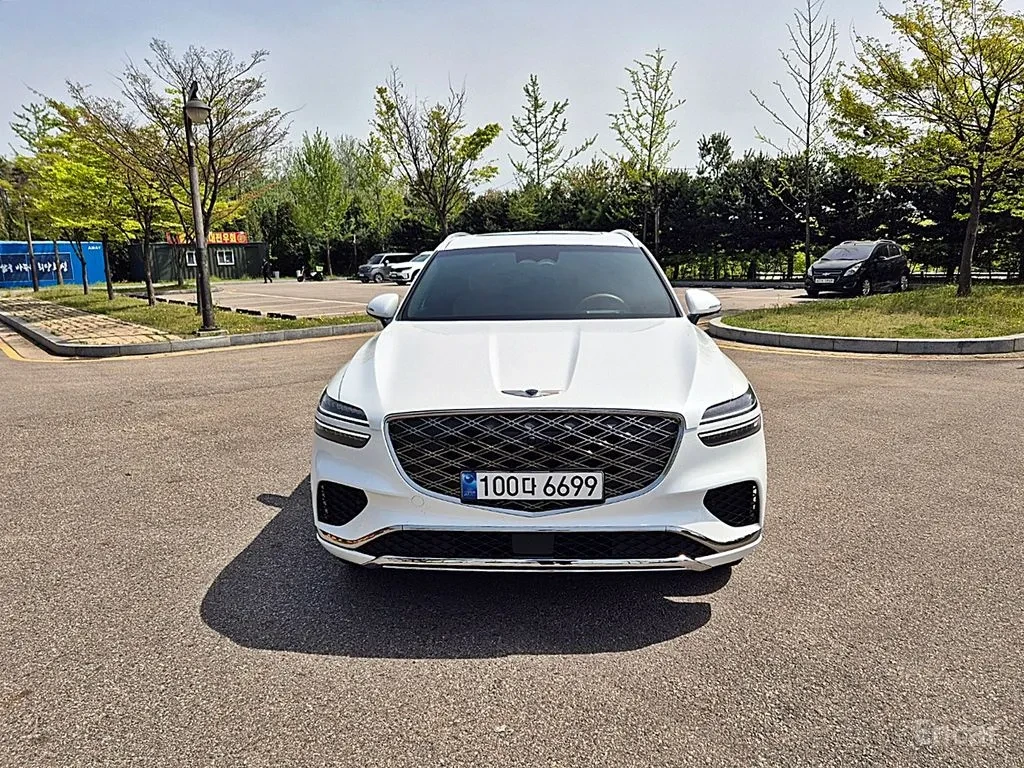 Genesis GV70 AWD Luxury /360 / HUD / Panorama / CarPlay , снимка 2 - Автомобили и джипове - 54796620