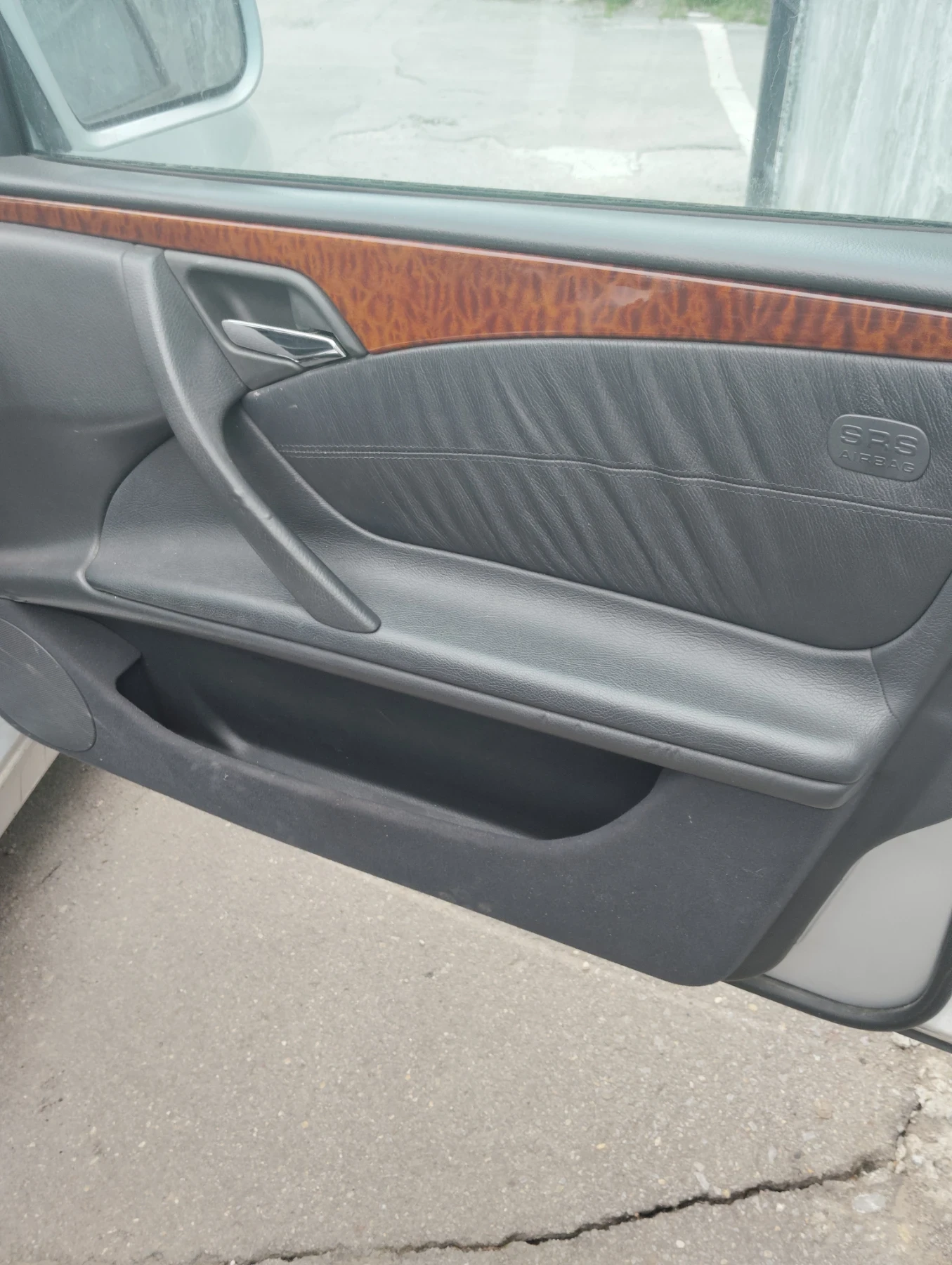 Mercedes-Benz E 240, снимка 3 - Автомобили и джипове - 54948557