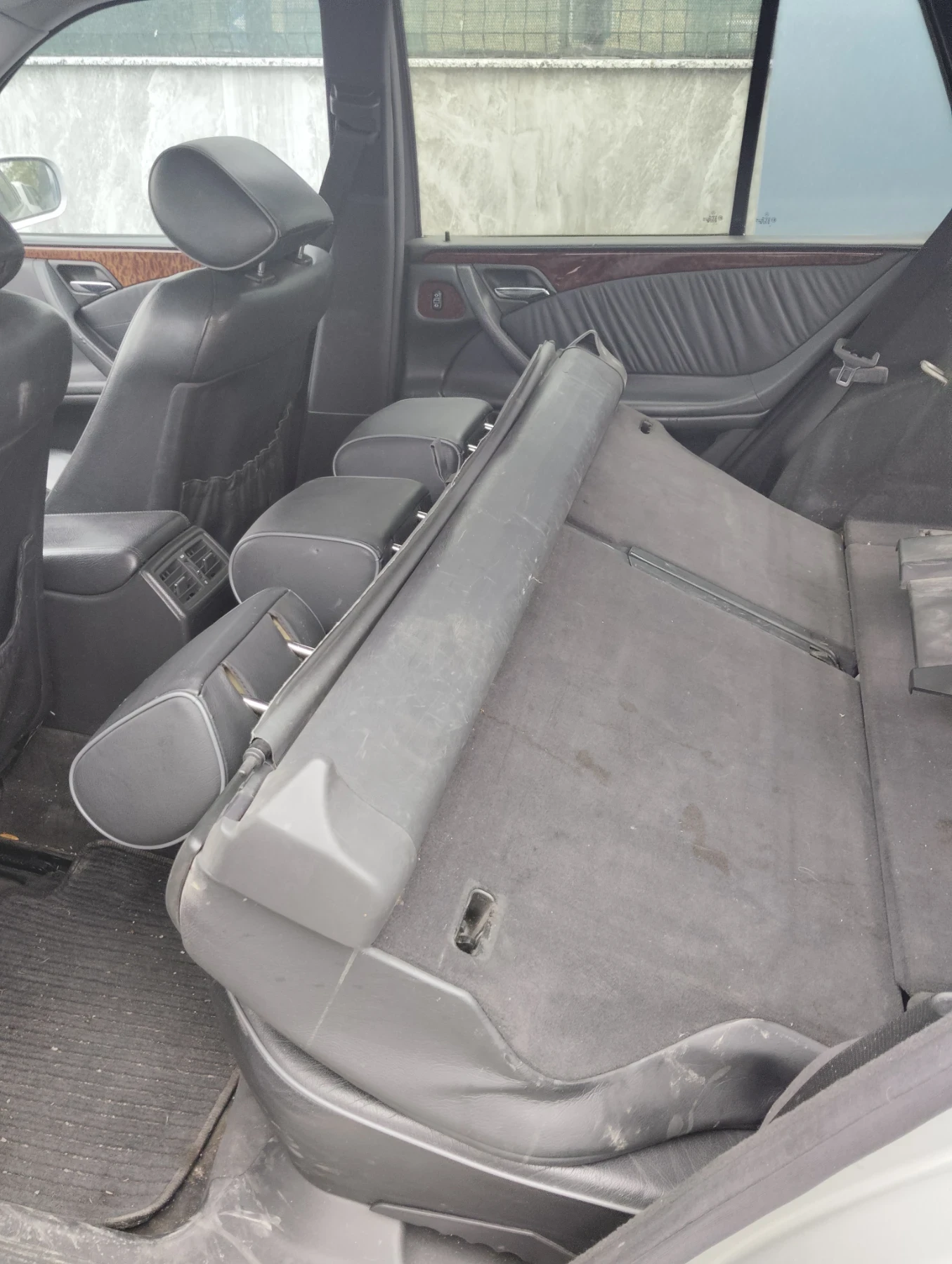 Mercedes-Benz E 240, снимка 10 - Автомобили и джипове - 54948557