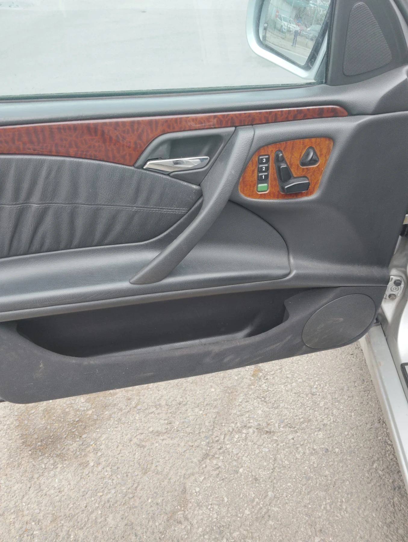 Mercedes-Benz E 240, снимка 6 - Автомобили и джипове - 54948557