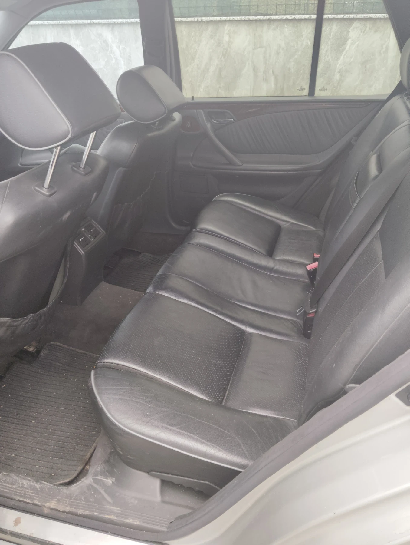 Mercedes-Benz E 240, снимка 5 - Автомобили и джипове - 54948557